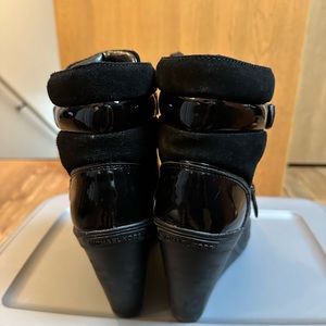 Michael Kors leather, Patent leather tie and buckles with leather trim, size 9.